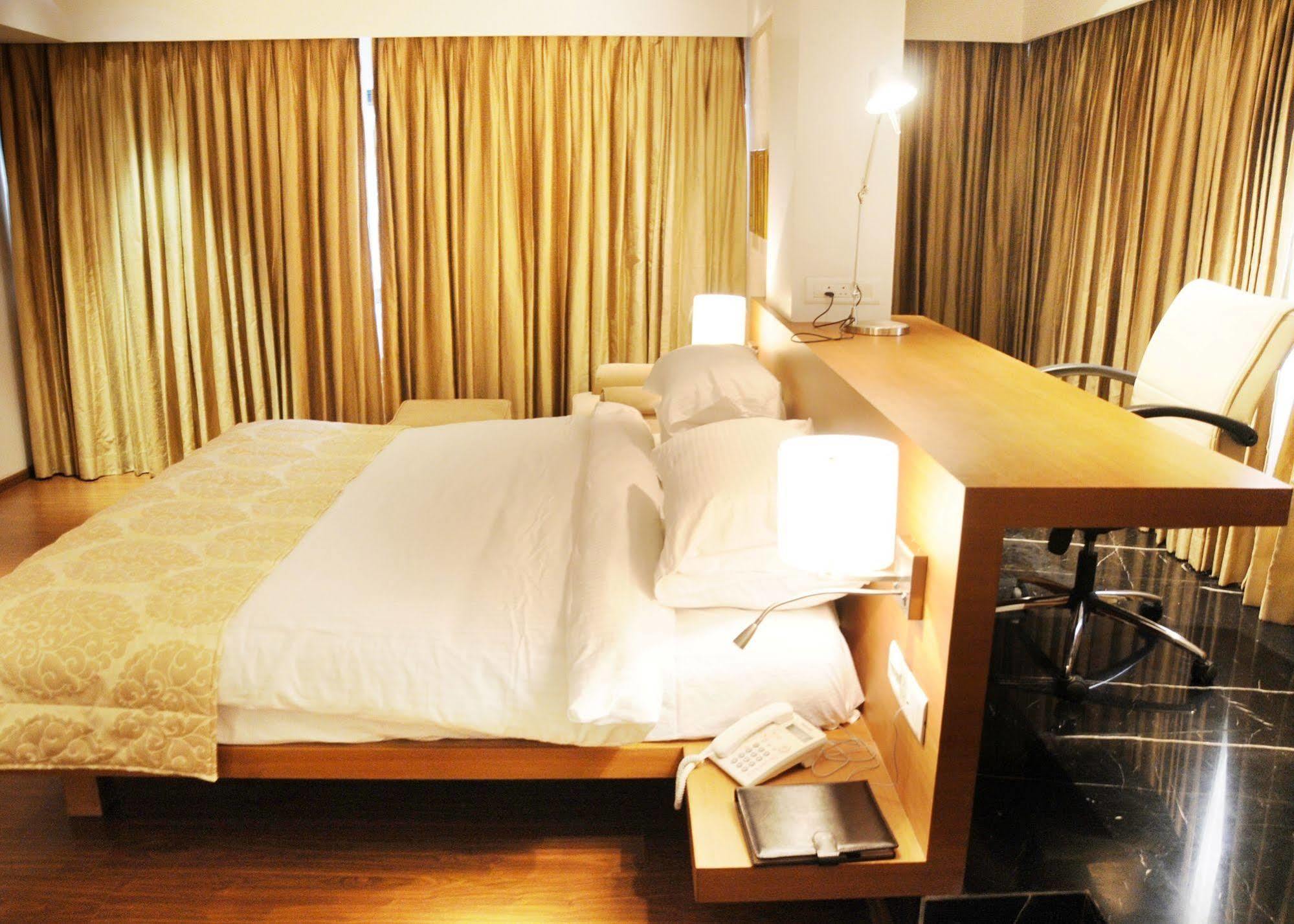 Hotel Moti Mahal à Mangalore Extérieur photo