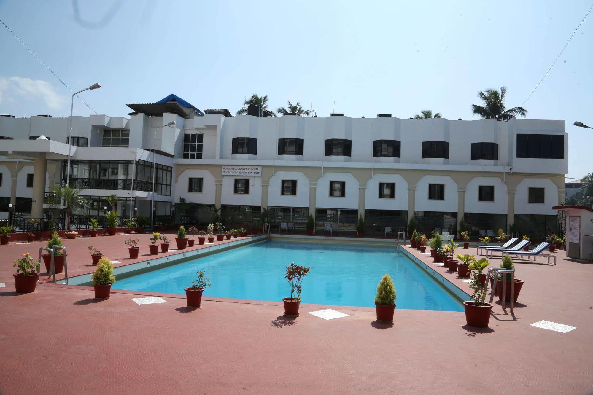 Hotel Moti Mahal à Mangalore Extérieur photo