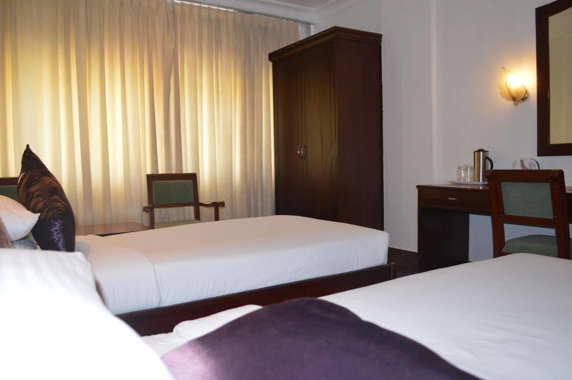 Hotel Moti Mahal à Mangalore Extérieur photo