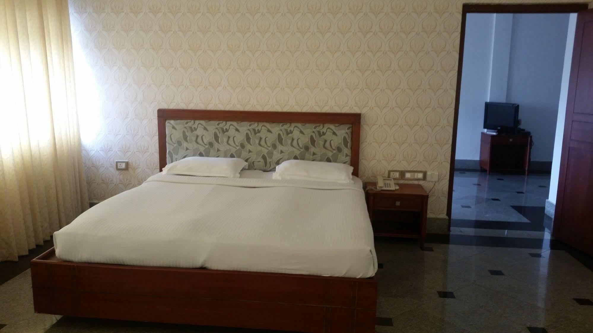 Hotel Moti Mahal à Mangalore Extérieur photo