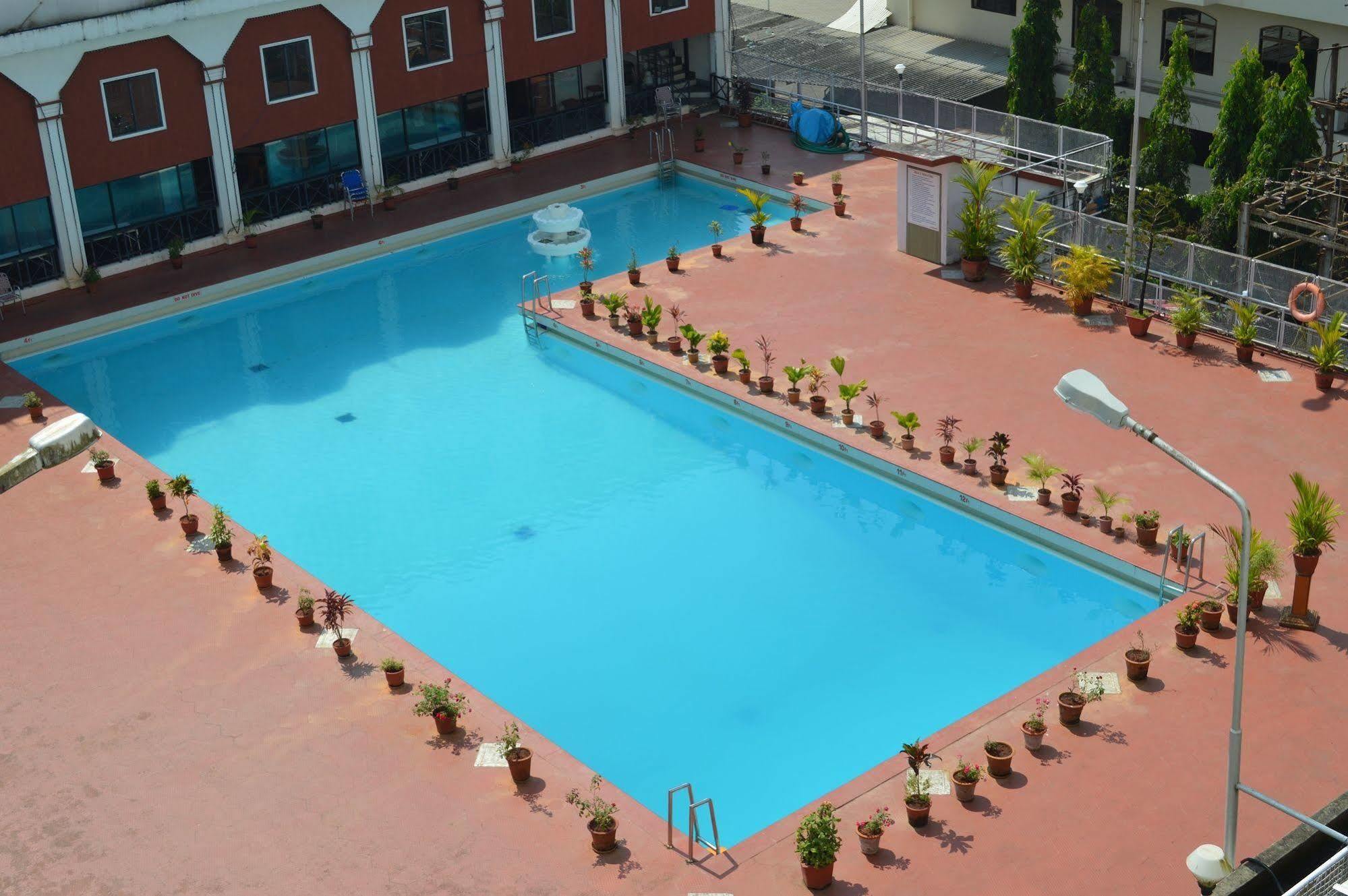 Hotel Moti Mahal à Mangalore Extérieur photo